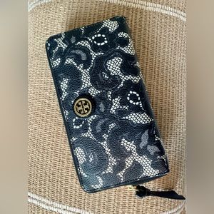 TORY BURCH Zip Continental Wallet • Like New